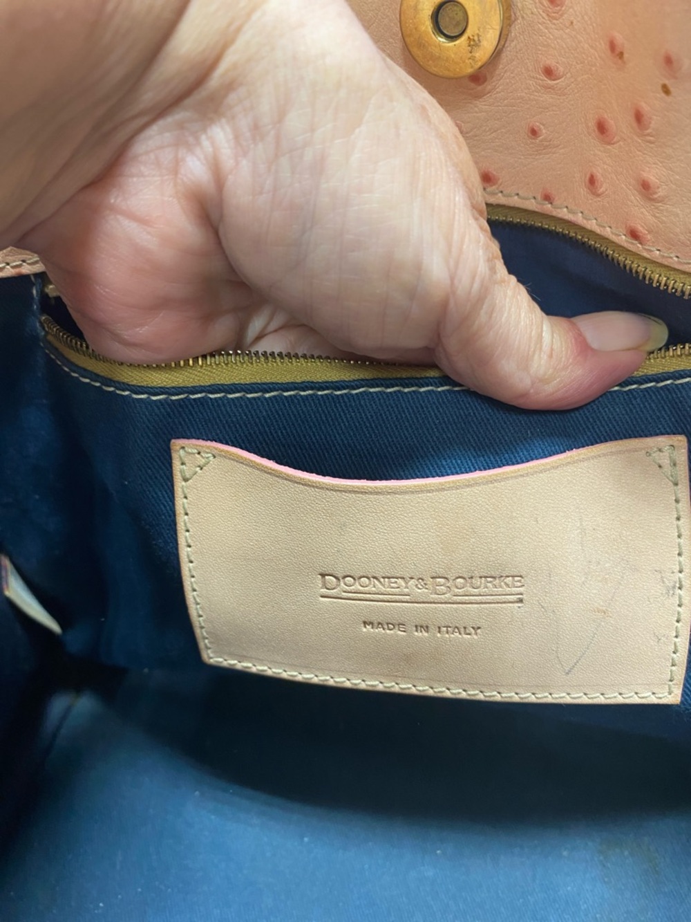Dooney & Bourke Peach/Coral Ostrich-Texture Tote with Pink Trim Leather Vintage - Picture 12 of 17
